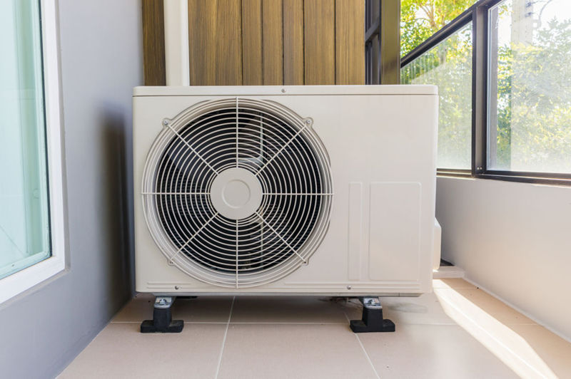 La pompe à chaleur air-air tire l’énergie thermique contenue dans l’air extérieur pour chauffer l’intérieur des logements.